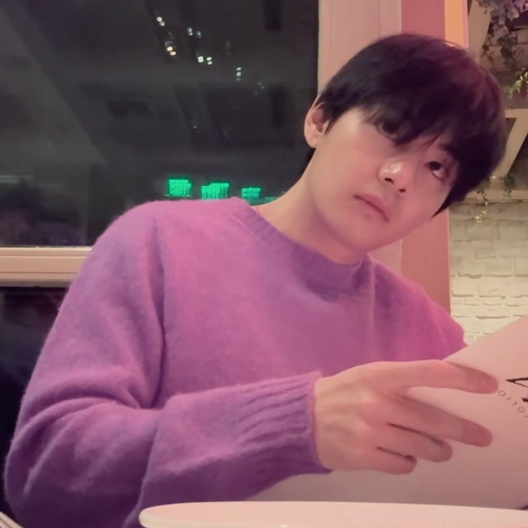 뷔 (방탄소년단) 최근 활동샷