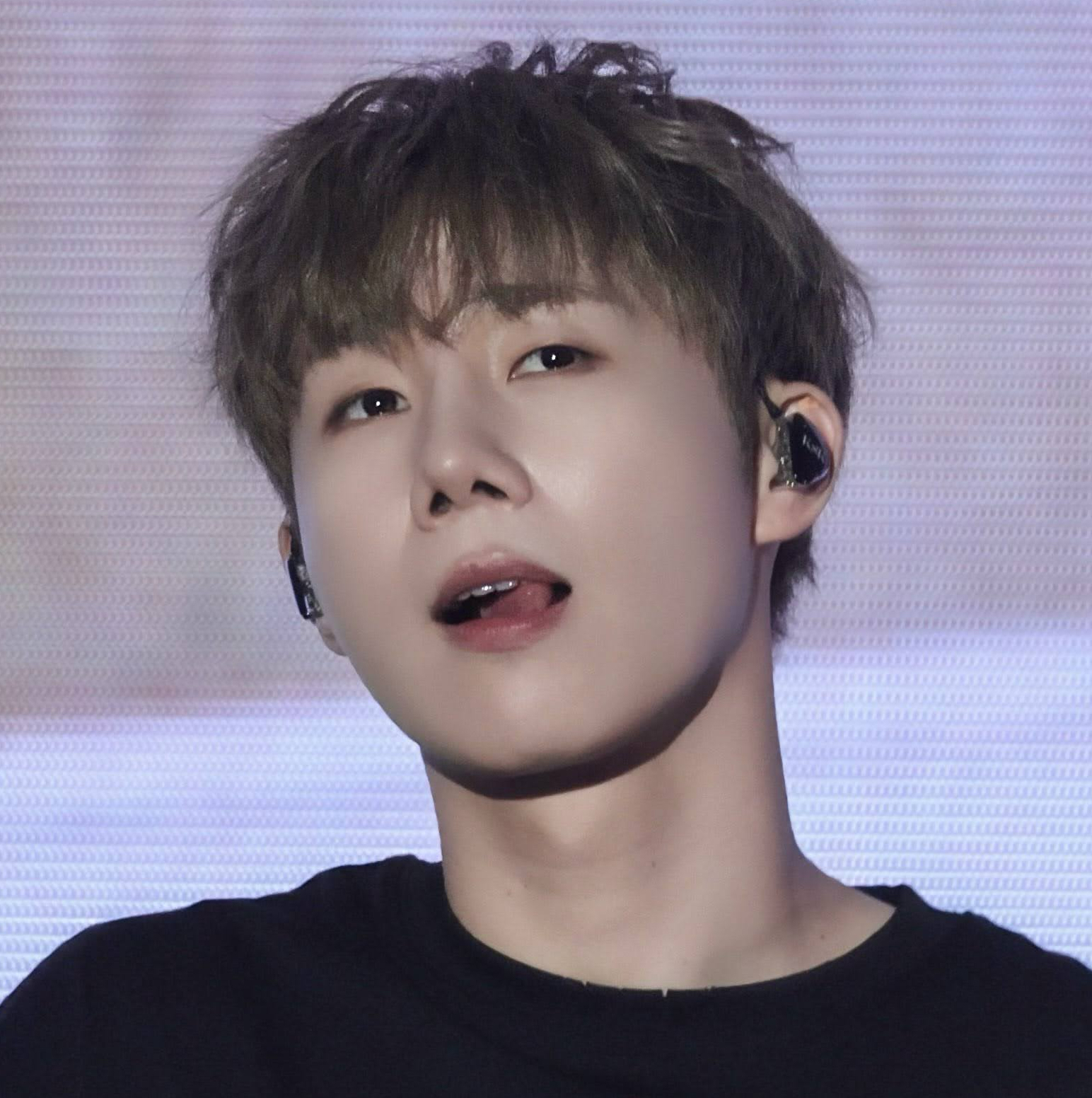 A moment captured by Sungkyu (INFINITE)'s fan