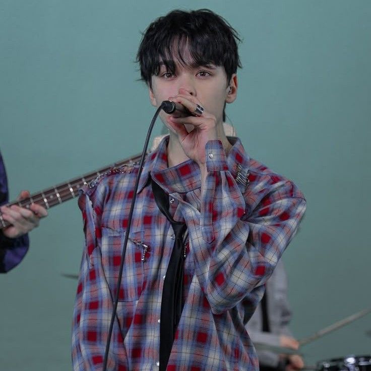 Behind-the-scenes cut of Vernon (SEVENTEEN)