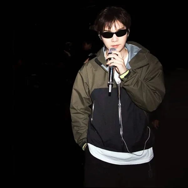 Foto aktivitas terbaru SUGA (BTS)