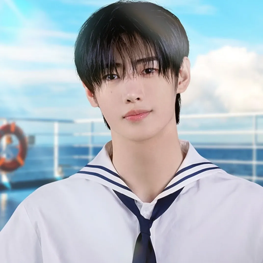 Foto aktivitas terbaru Sunghoon (ENHYPEN)
