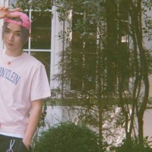 A moment captured by Hong (LYKN)'s fan