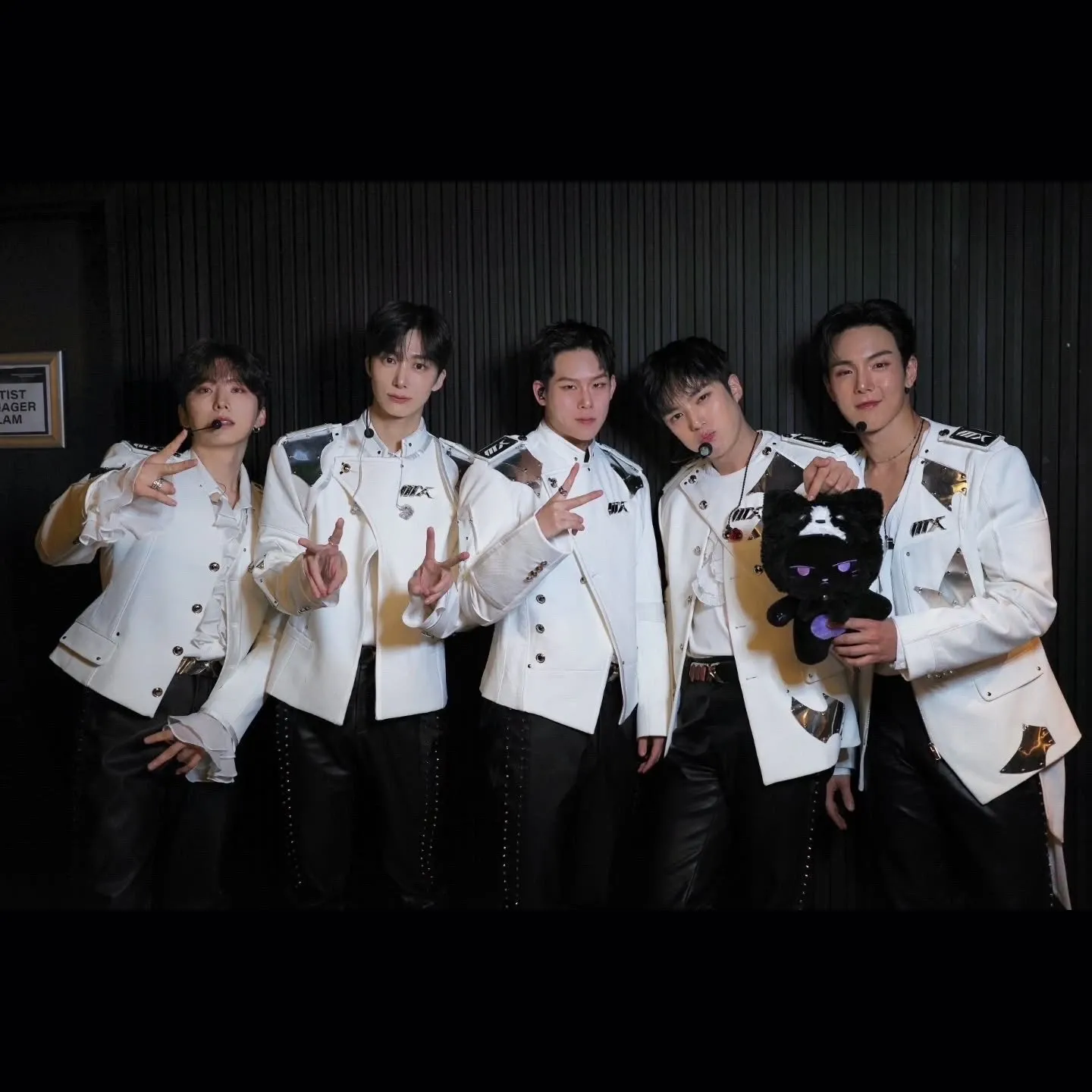 A moment captured by MONSTA X's fan