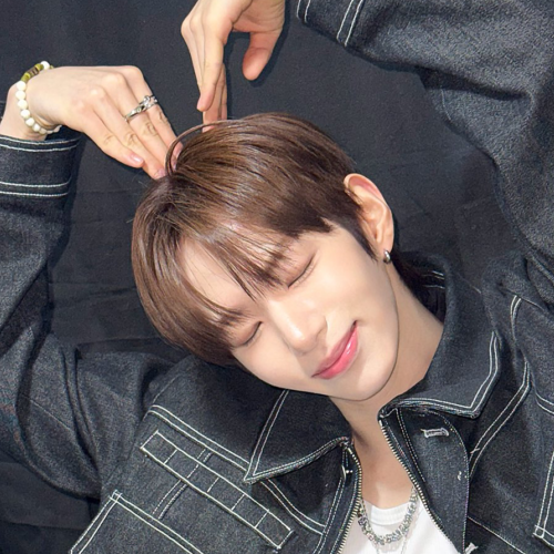 Behind-the-scenes cut of Sungjun (TUNEXX)