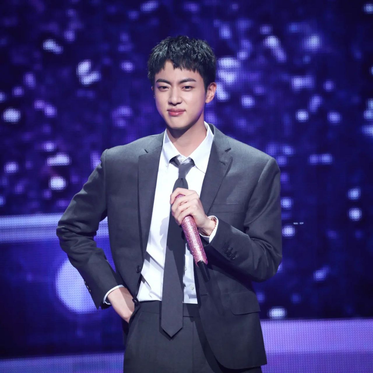 진 (방탄소년단)의 비하인드 컷