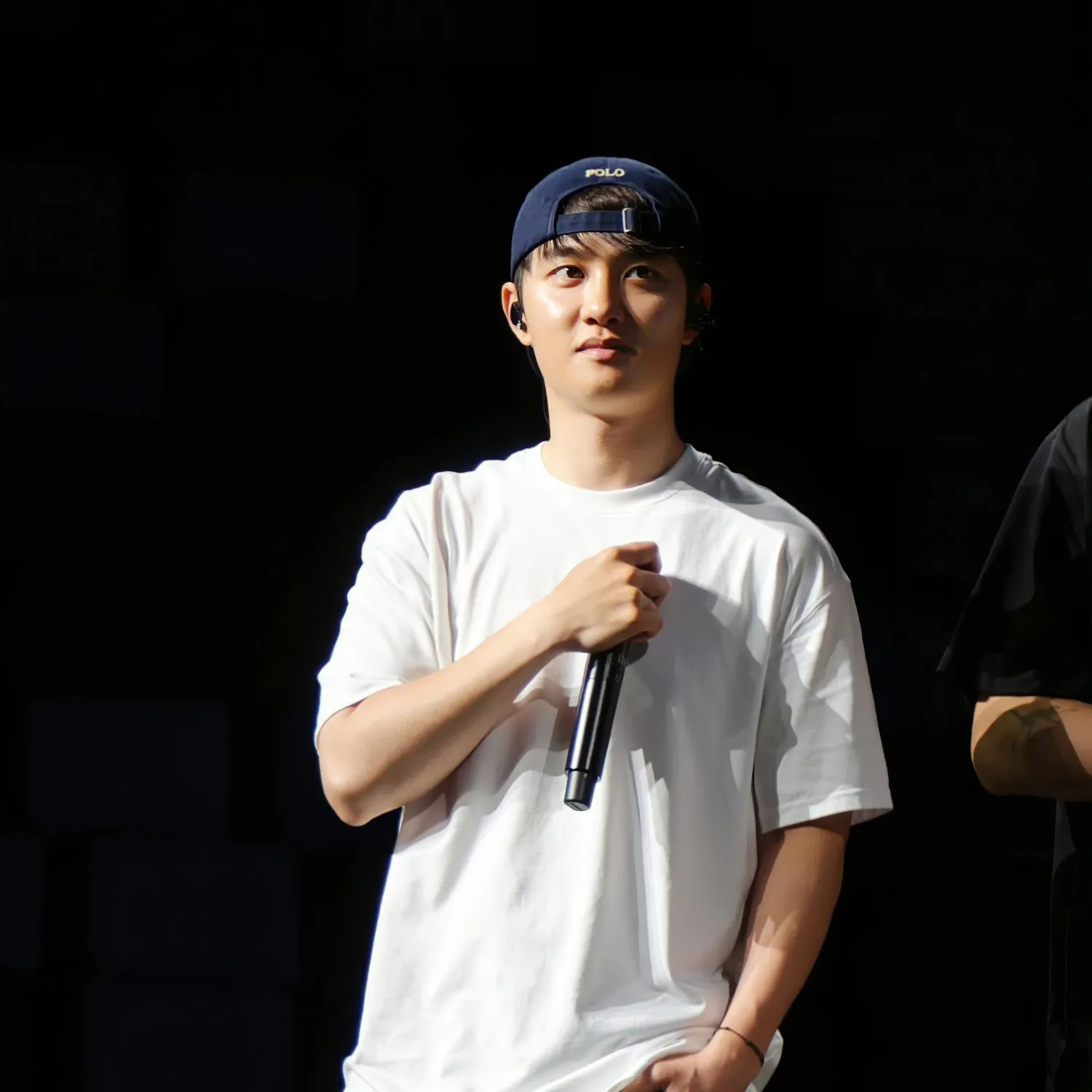 Momen yang diabadikan oleh penggemar D.O. (EXO)