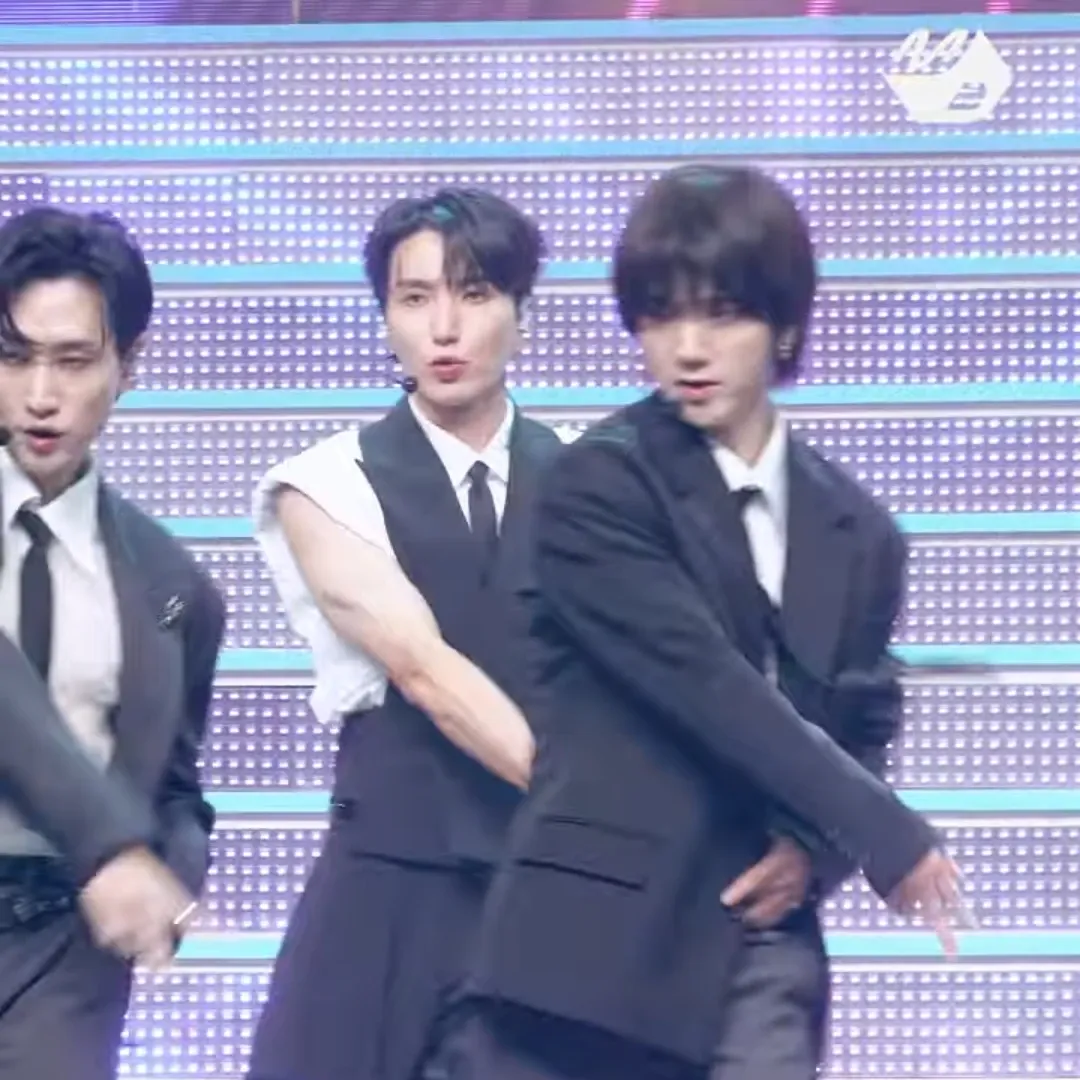 A moment captured by Leeteuk (Super Junior)'s fan