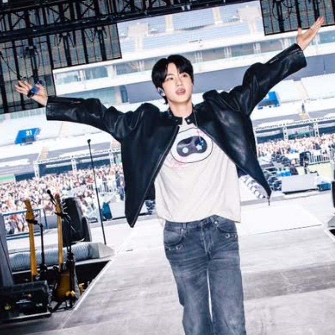 진 (방탄소년단) 최근 활동샷
