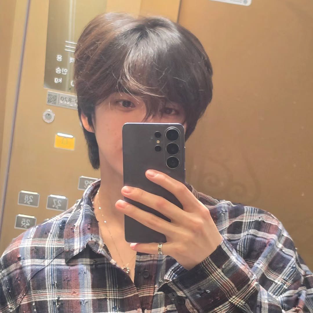 A moment captured by Younghoon (THE BOYZ)'s fan