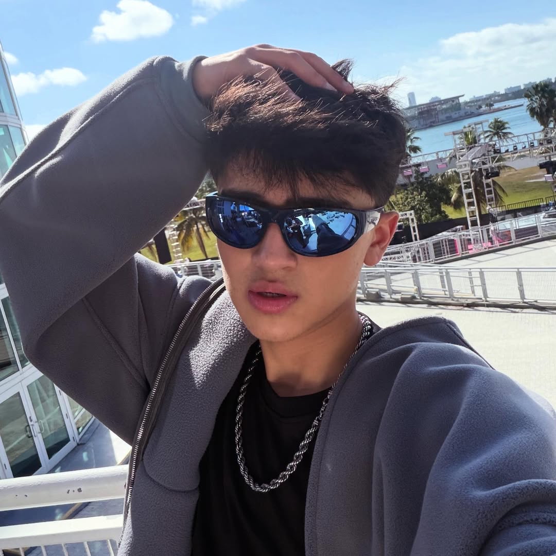 Behind-the-scenes cut of Kenneth (SANTOS BRAVOS)