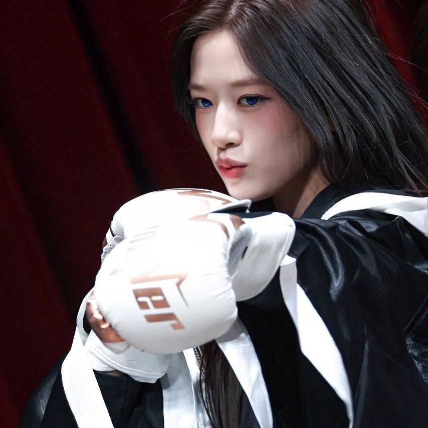 안유진 (IVE)의 비하인드 컷