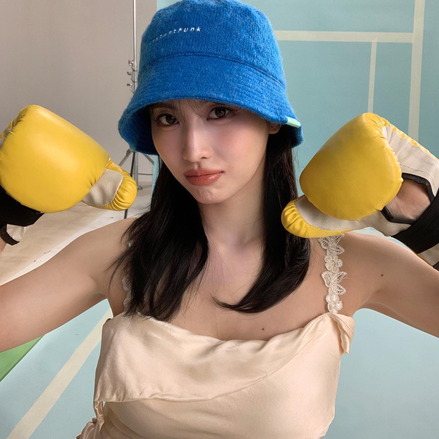 Momo (TWICE)的幕後花絮