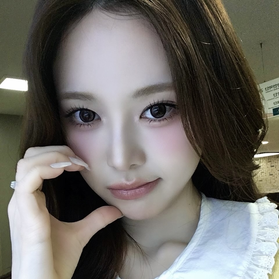 A moment captured by izna's fan