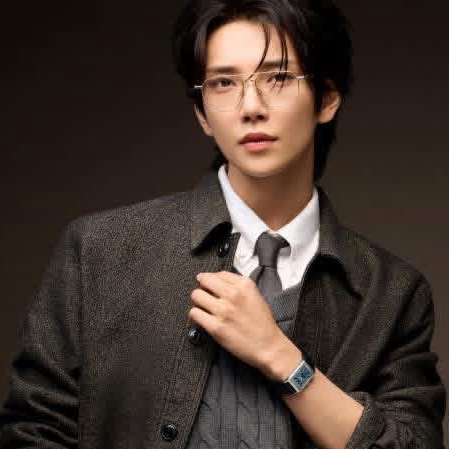 Recent activity shot of Joshua (SEVENTEEN)