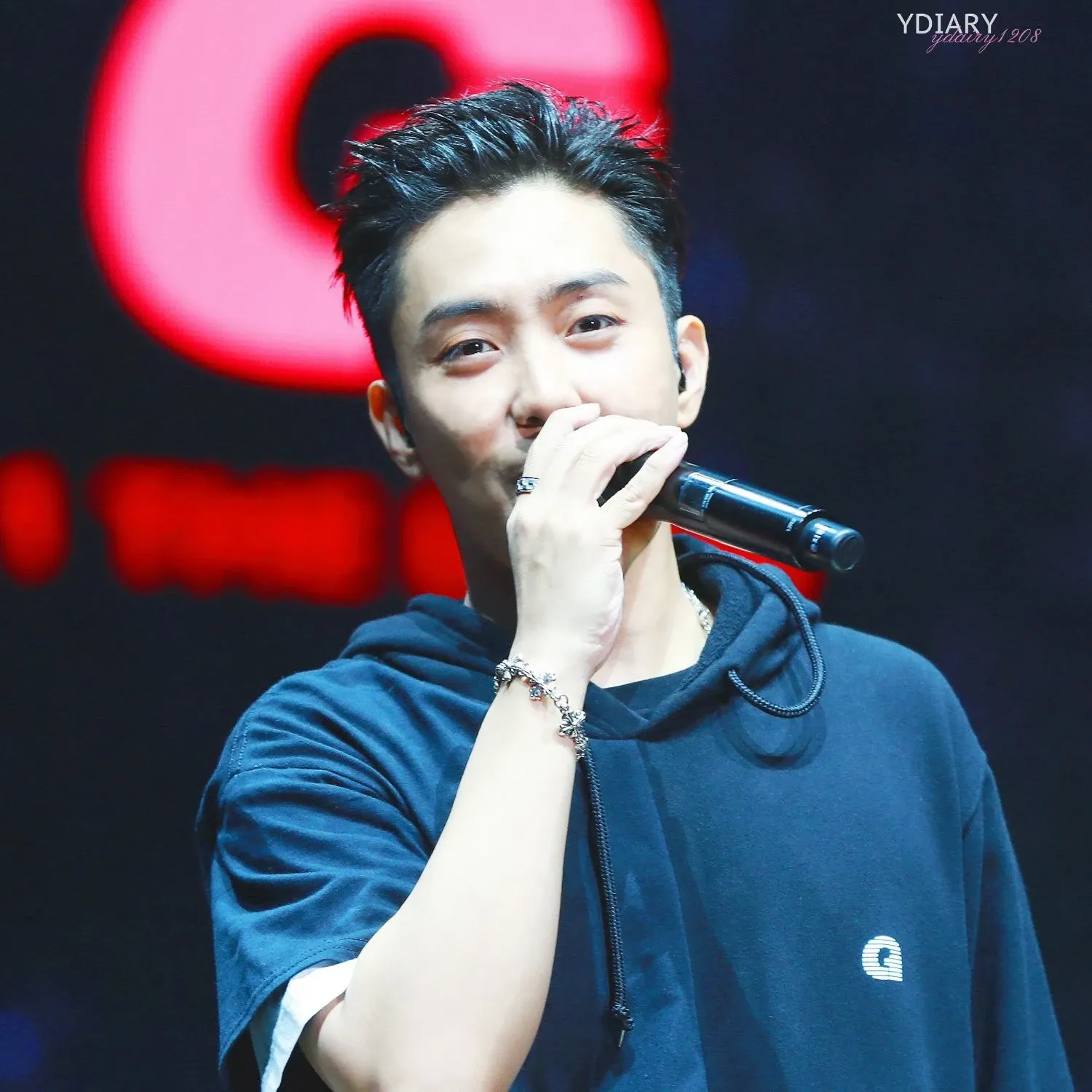 A moment captured by Eun Jiwon (SECHSKIES)'s fan