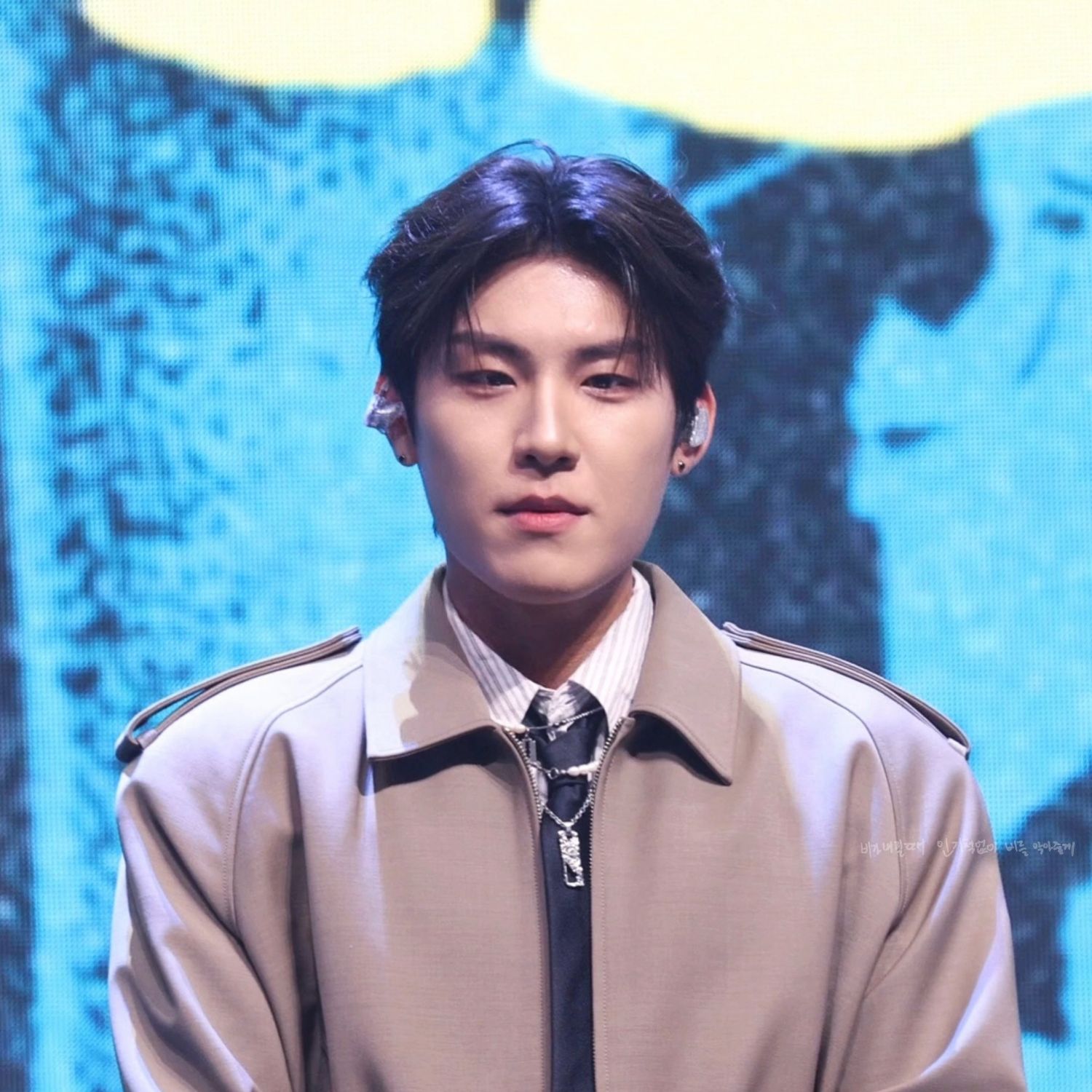 A moment captured by Park Woojin (AB6IX)'s fan