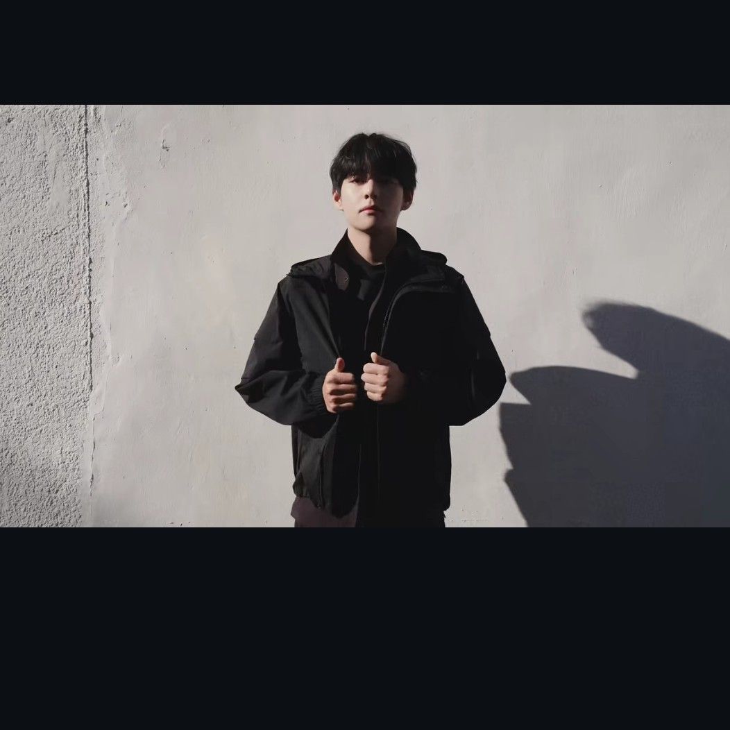 Foto aktivitas terbaru V (BTS)