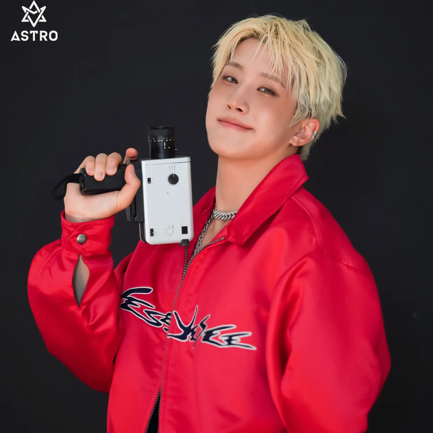 Latest photo of Jinjin (ASTRO)