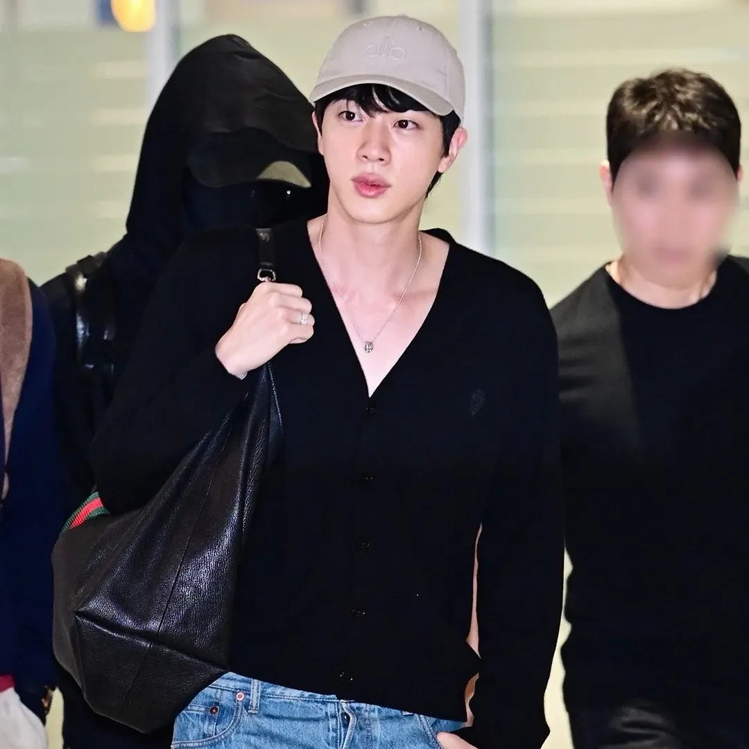 Foto aktivitas terbaru Jin (BTS)