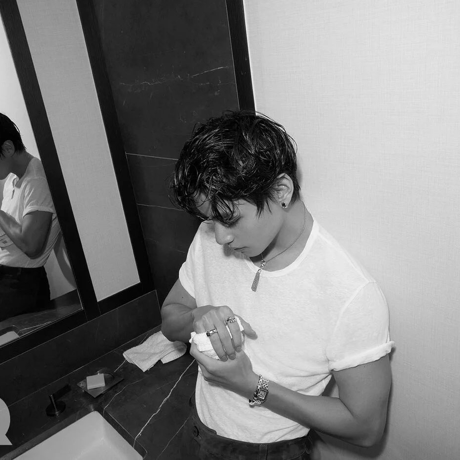 V (BTS)の最新写真