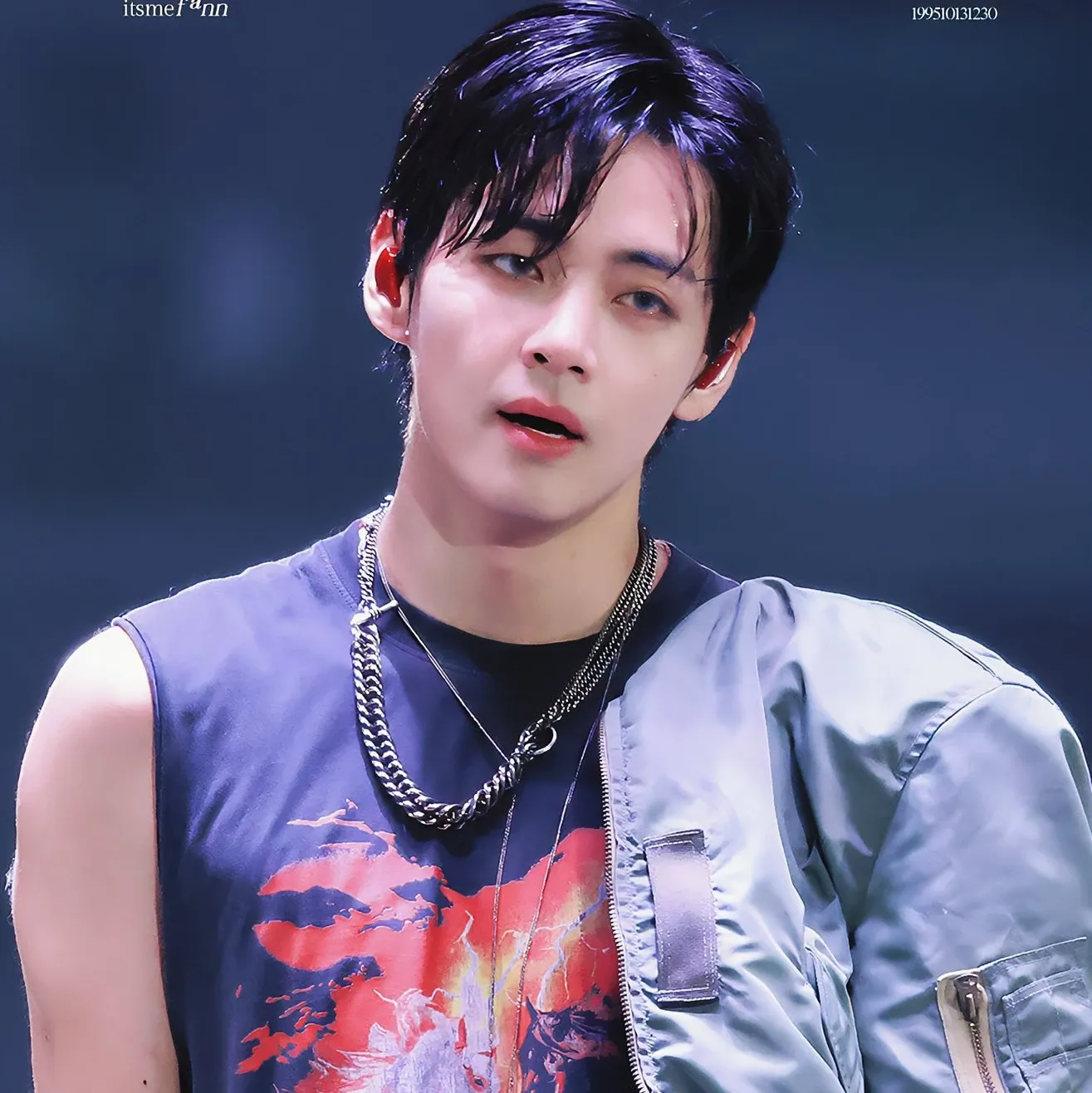 뷔 (방탄소년단)의 최신 사진