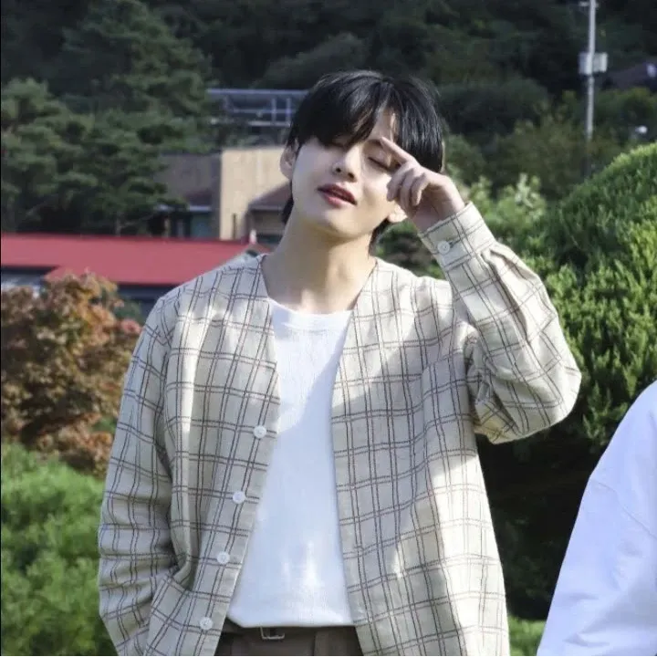 뷔 (방탄소년단)의 최신 사진