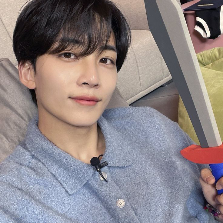 A moment captured by Jeonghan (SEVENTEEN)'s fan