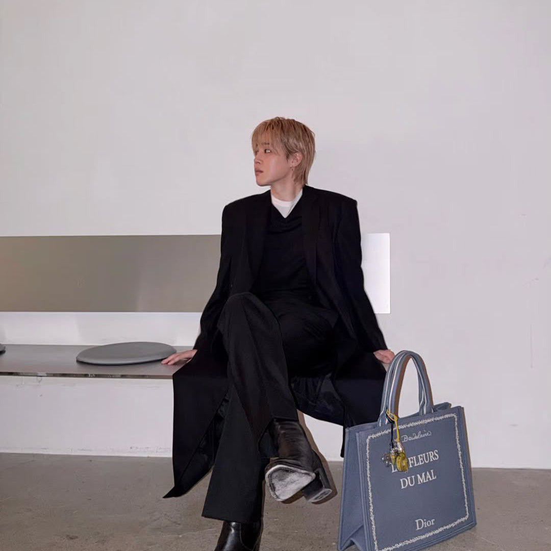 Foto aktivitas terbaru Jimin (BTS)