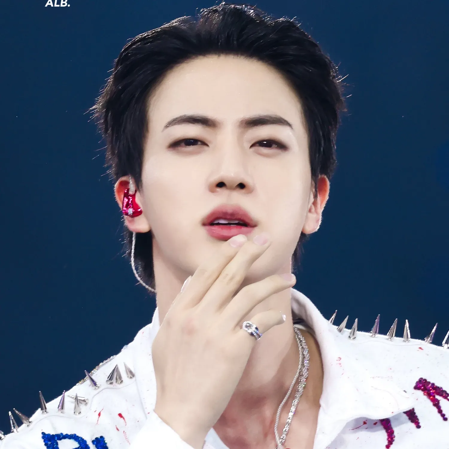 Foto aktivitas terbaru Jin (BTS)