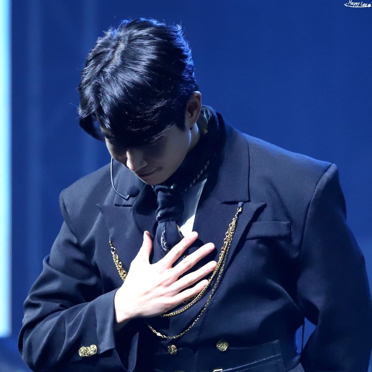 Behind-the-scenes cut of MJ (ASTRO)