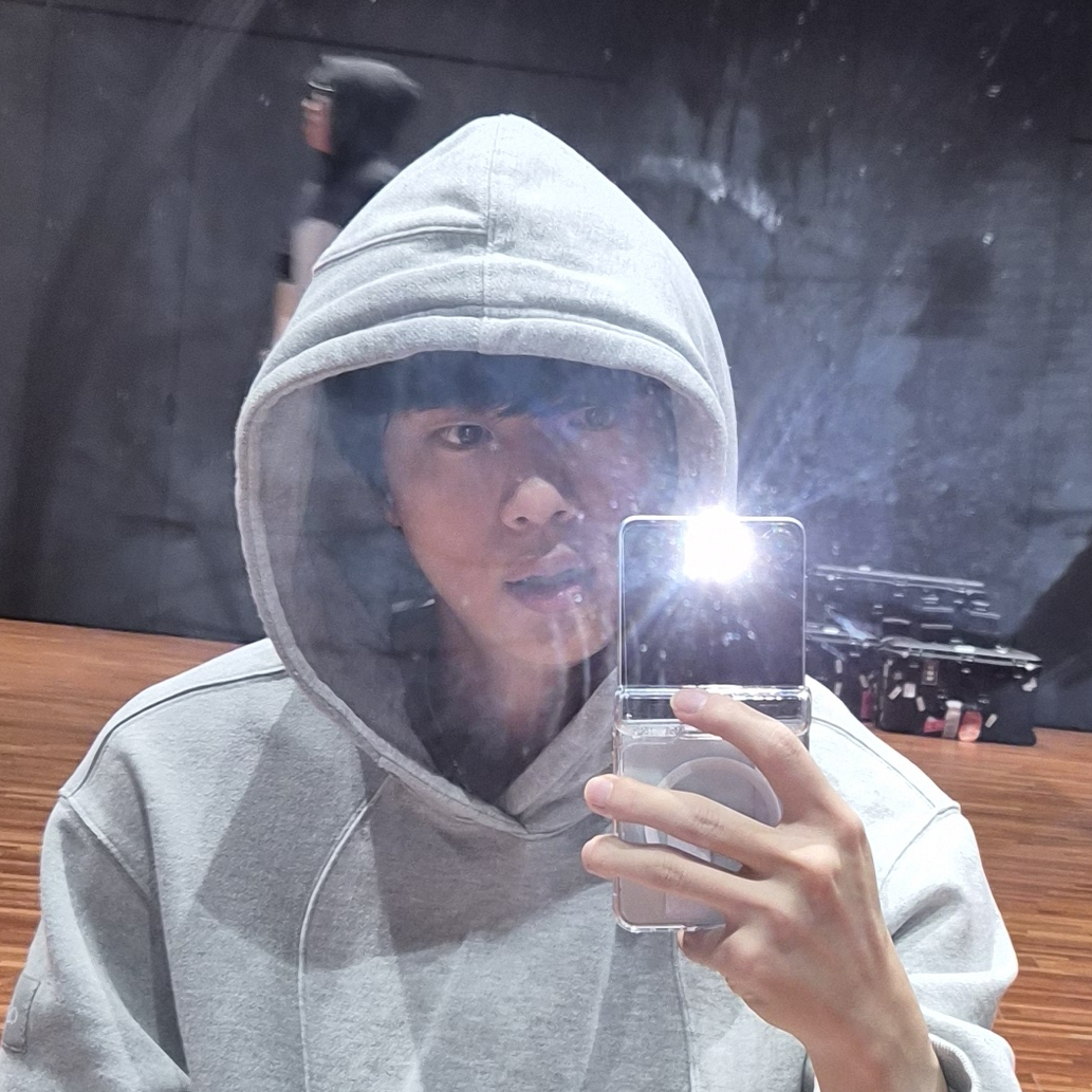 Potret di balik layar Jin (BTS)