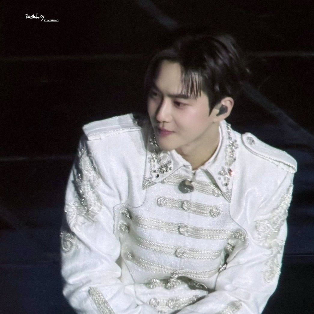 Behind-the-scenes cut of Suho (EXO)