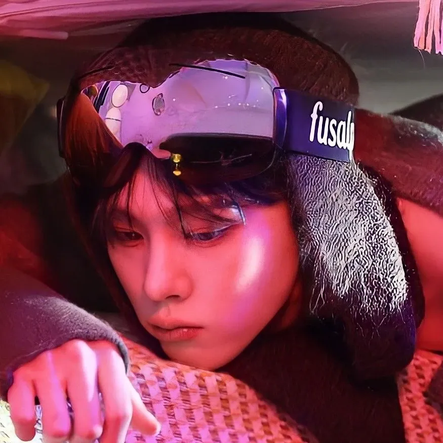 Behind-the-scenes cut of Kim Wooseok