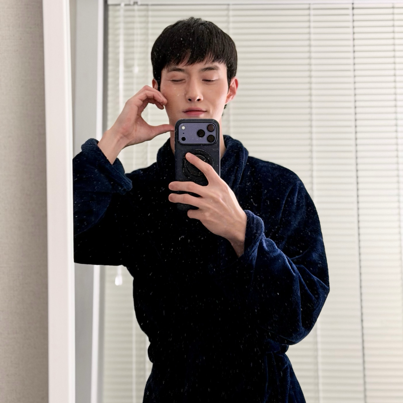 Behind-the-scenes cut of Yeoone (PENTAGON)