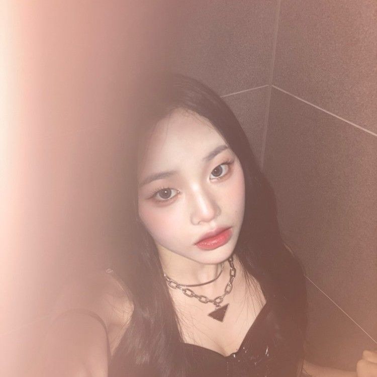 Recent activity shot of Park Boeun (CLASS:y)