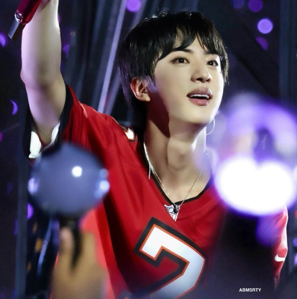 Foto aktivitas terbaru Jin (BTS)