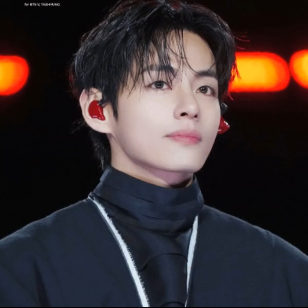 뷔 (방탄소년단)의 최신 사진