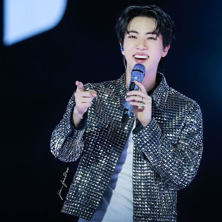Foto aktivitas terbaru Jin (BTS)