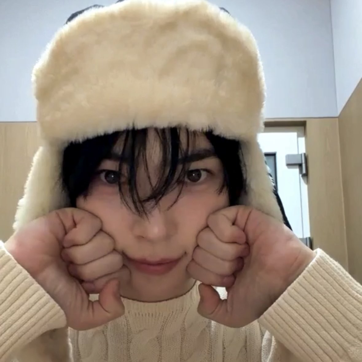 A moment captured by Sung Hanbin (ZEROBASEONE)'s fan