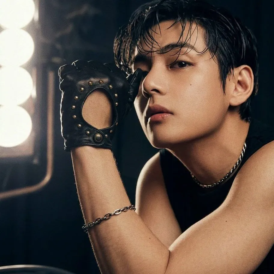 Recent activity shot of V (BTS)