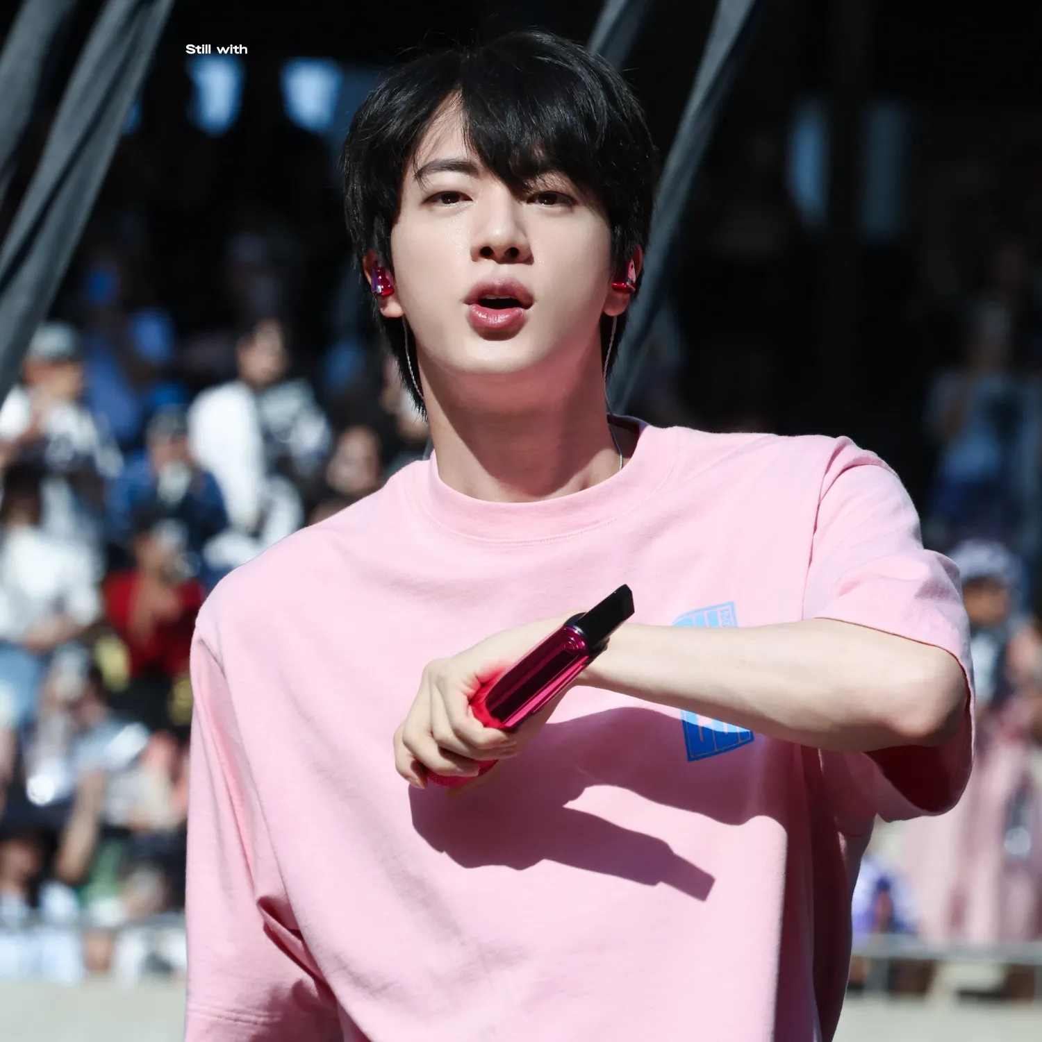 Momen yang diabadikan oleh penggemar Jin (BTS)