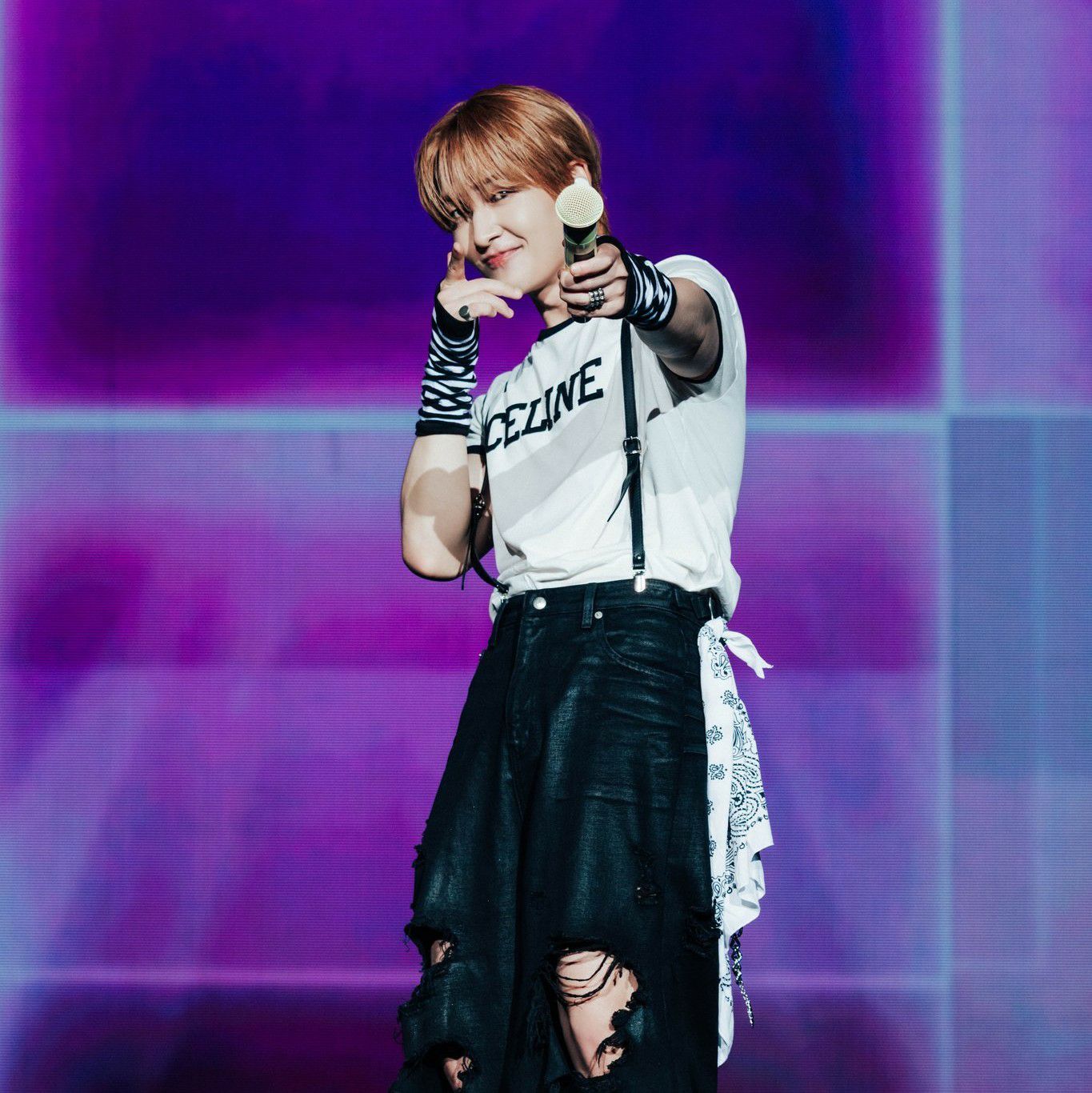 A moment captured by Onew (SHINee)'s fan