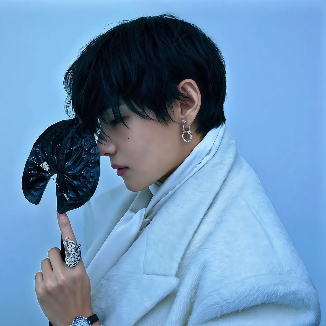 뷔 (방탄소년단)의 최신 사진