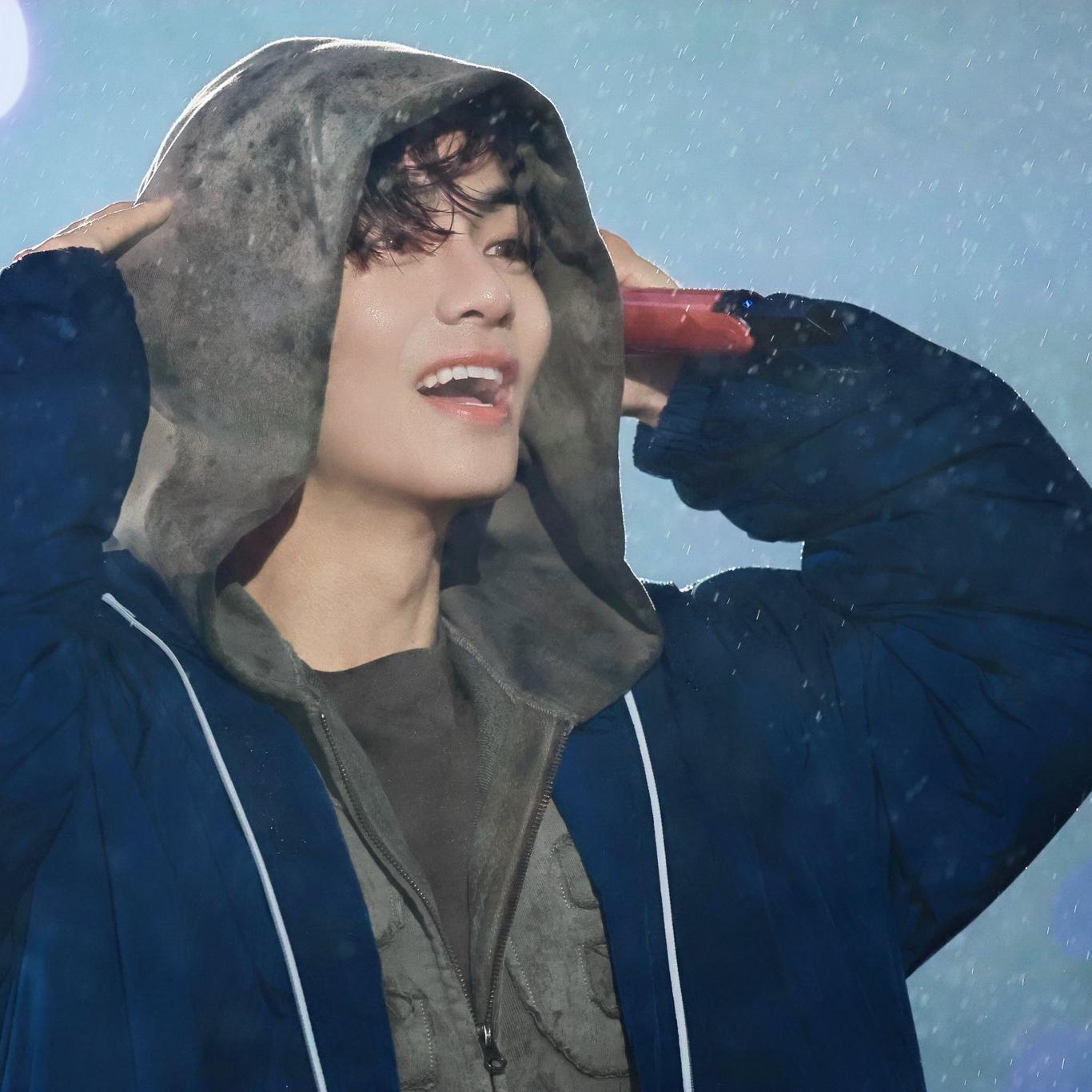 V (防弹少年团)的最新活动照片