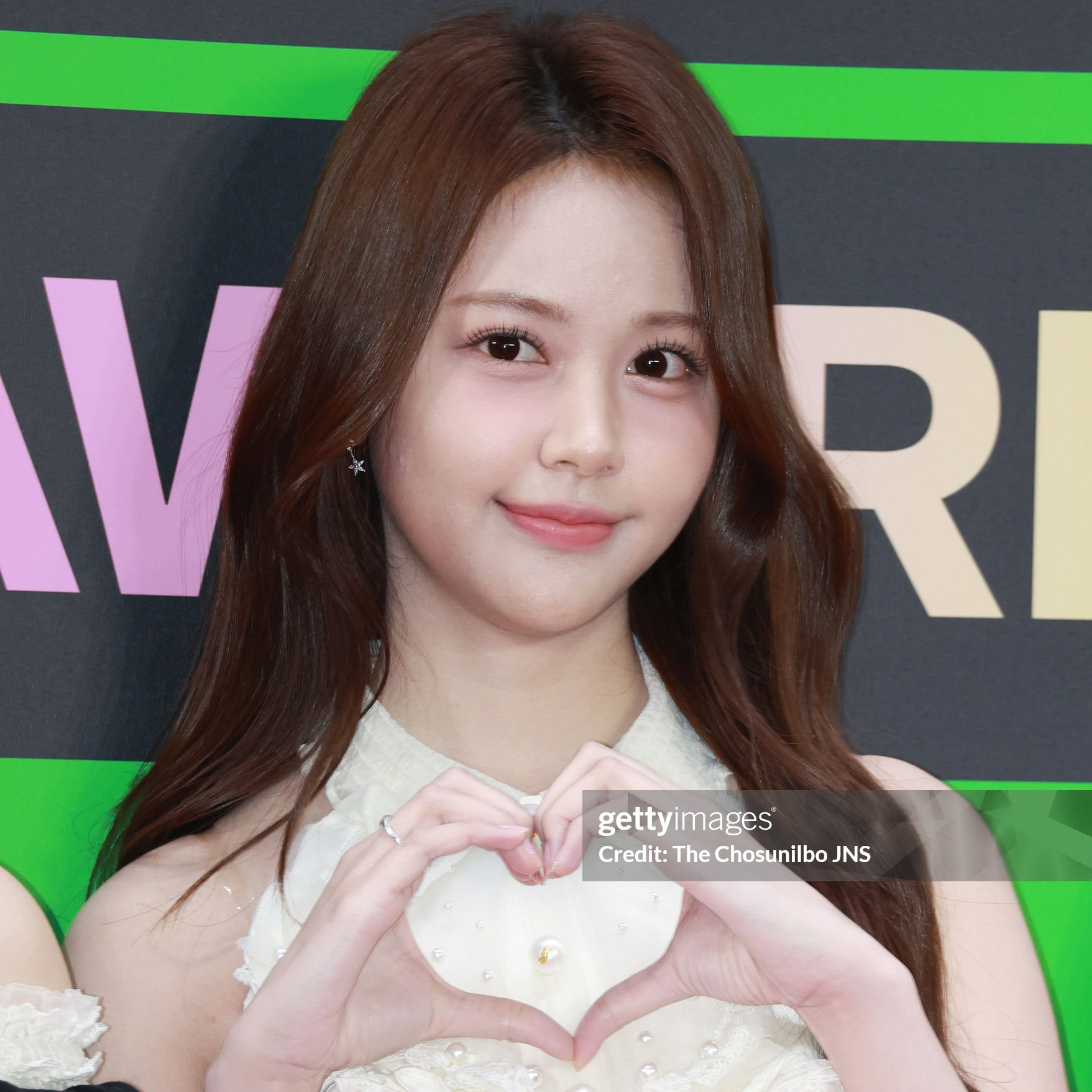 Behind-the-scenes cut of Hearts2Hearts