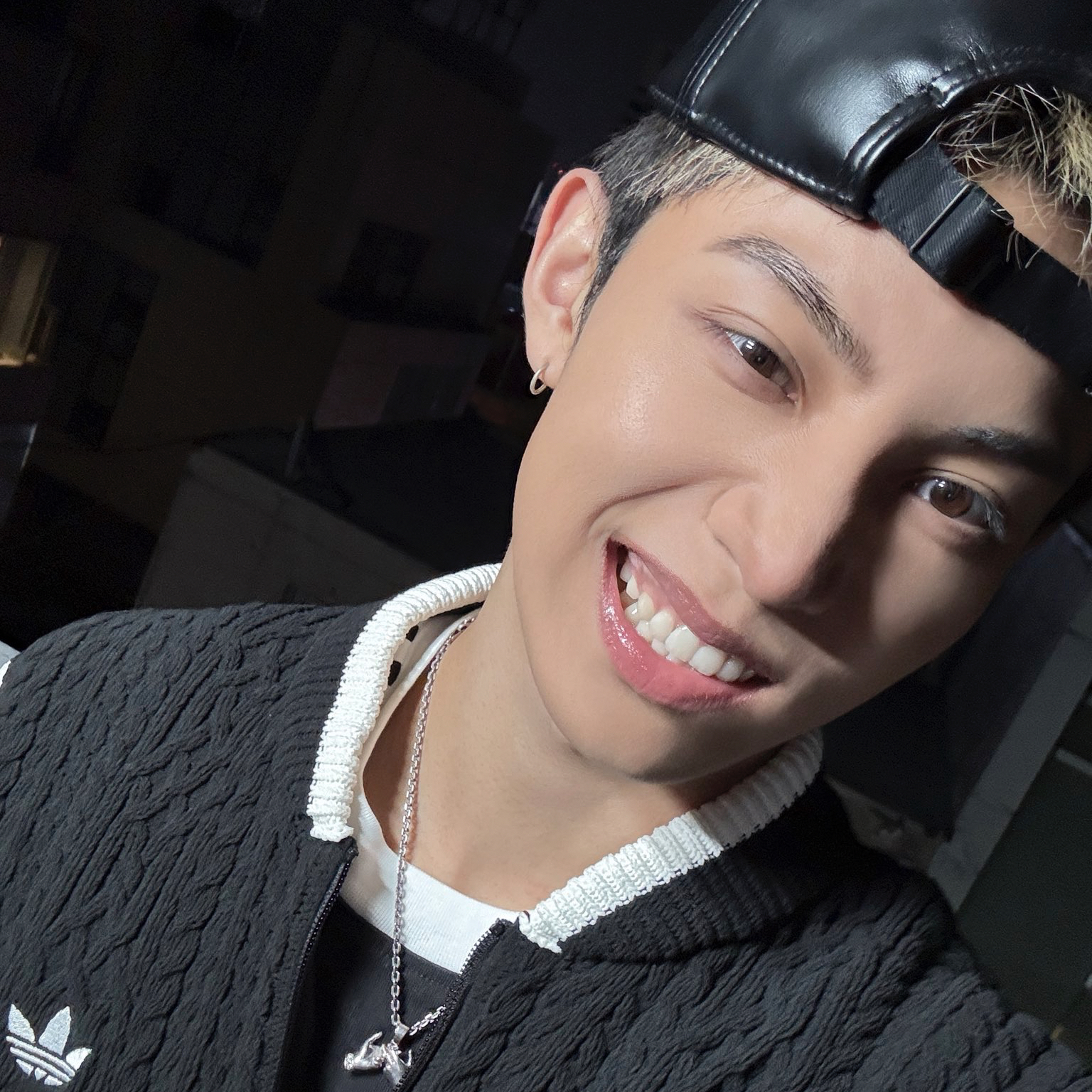 A moment captured by Ryul (LNGSHOT)'s fan