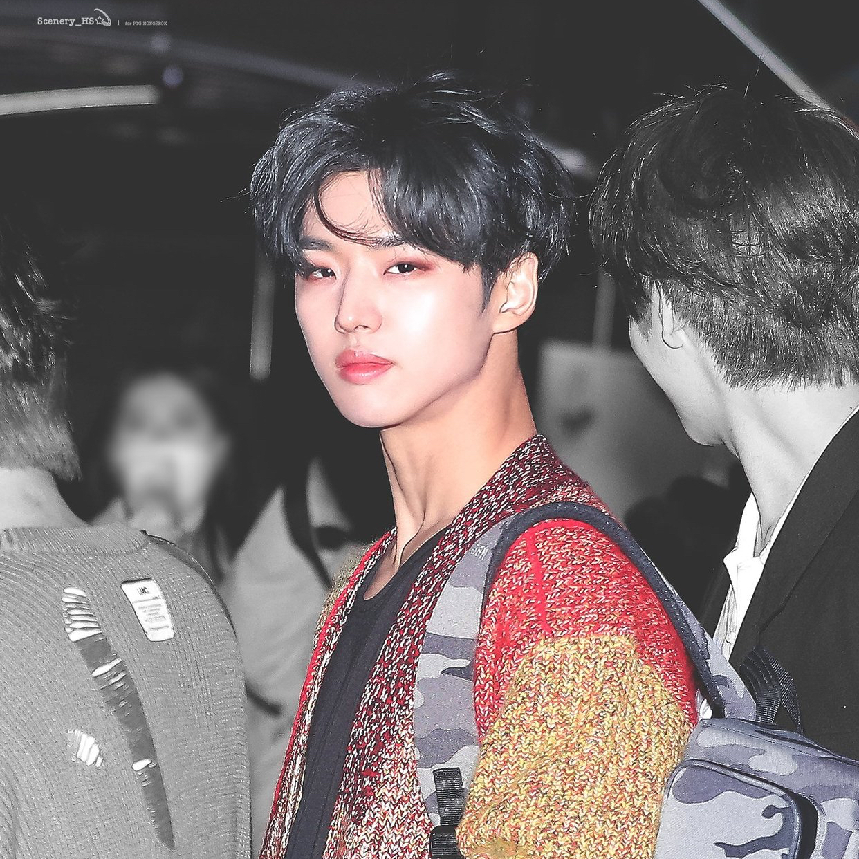 A moment captured by Hongseok (PENTAGON)'s fan