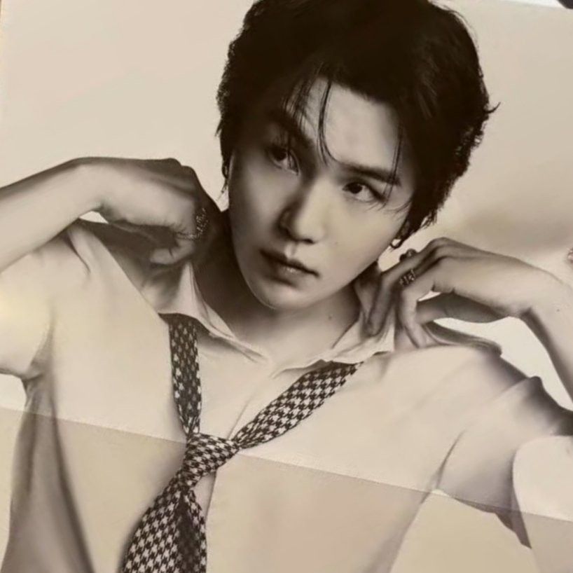 Foto aktivitas terbaru SUGA (BTS)