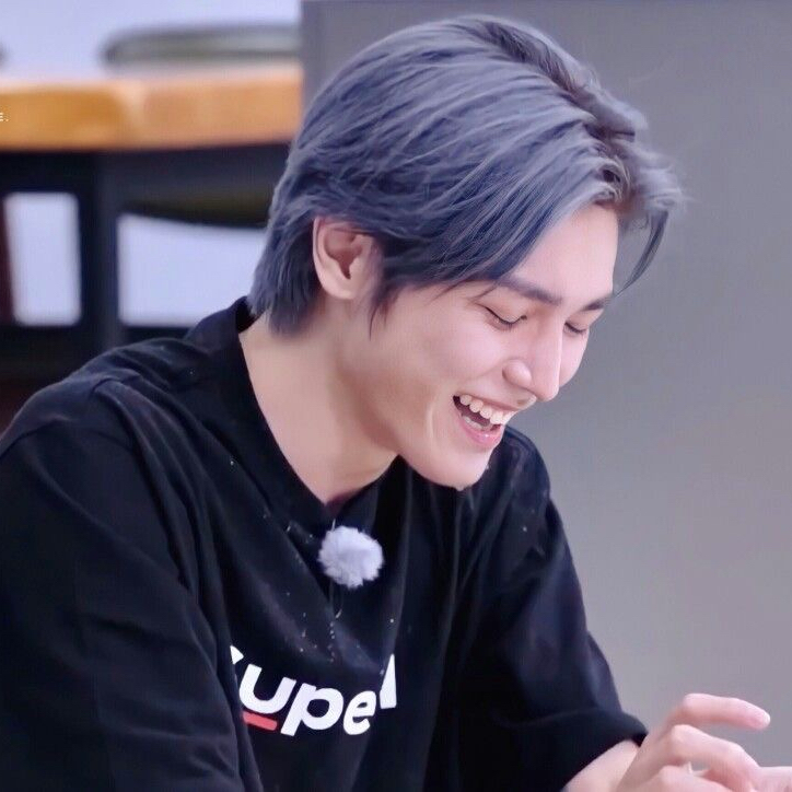 テヨン (NCT 127)の舞台裏ショット