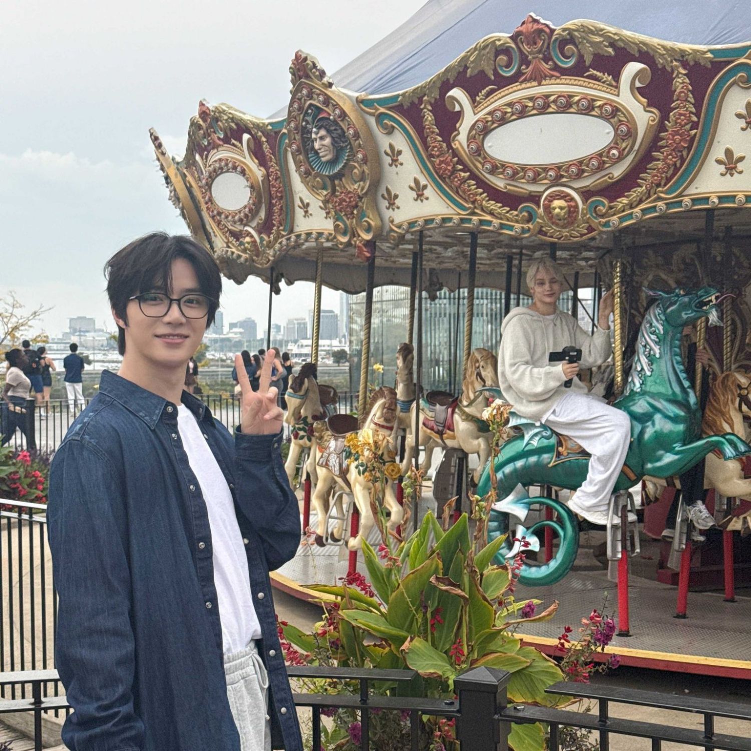 Potret di balik layar TOMORROW X TOGETHER